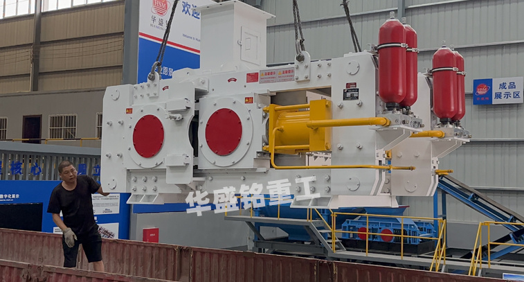 1000*800高壓對(duì)輥破碎機(jī)發(fā)往河南信陽(yáng)制砂廠